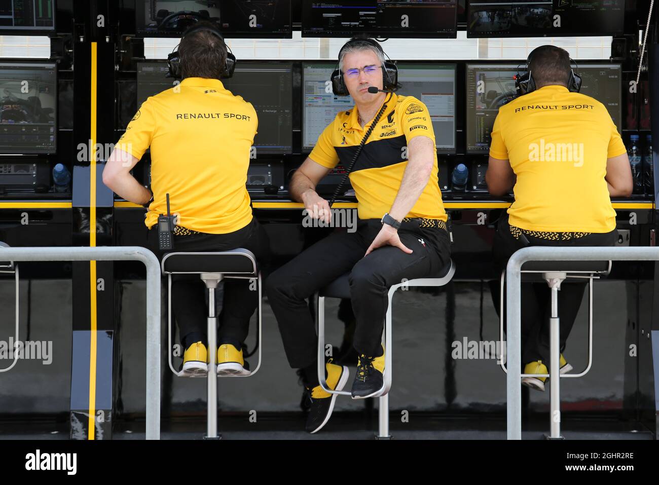 Nick Chester (GBR) Renault Sport F1 Team Chassis Technical Director (Centre) on the pit gantry.  06.04.2018. Formula 1 World Championship, Rd 2, Bahrain Grand Prix, Sakhir, Bahrain, Practice Day  Photo credit should read: XPB/Press Association Images. Stock Photo