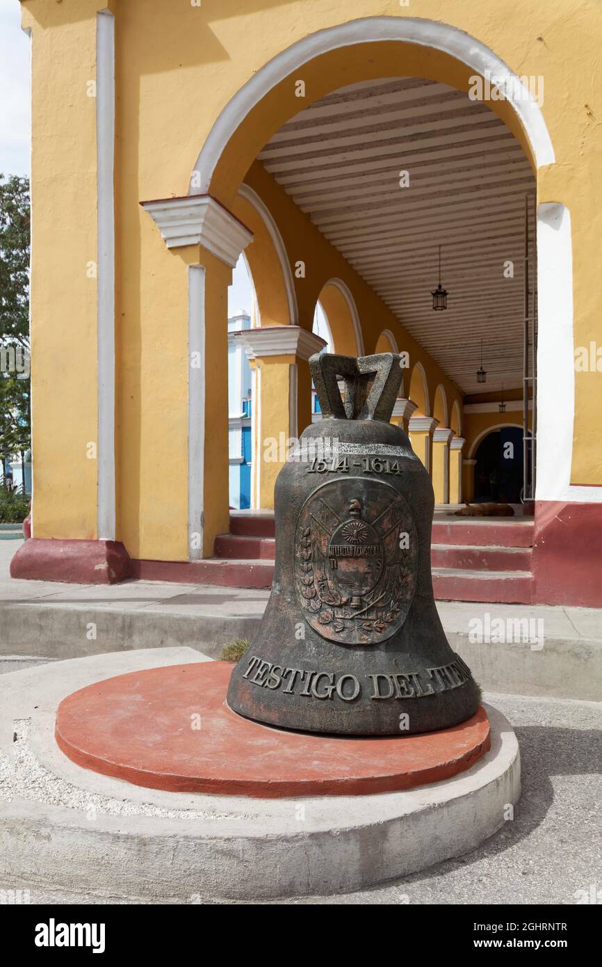 Church bell, Caribbean, inscription 1714-1814 witness, in front of arcades, street of bells, Calle Honorato, old town, Sancti Spiritus, central Cuba Stock Photo