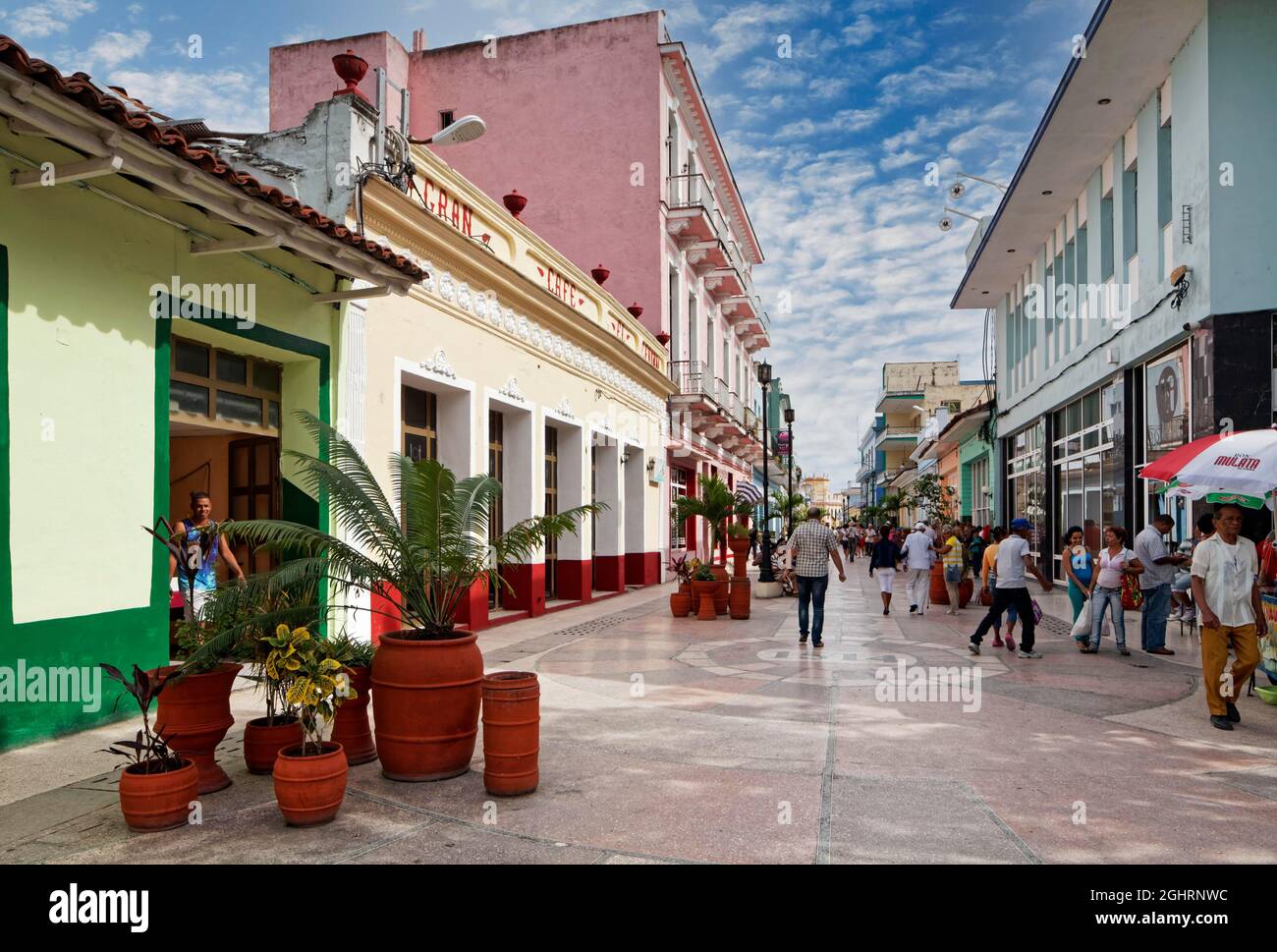 Street scene, business street, many people, Cubans, Sancti Spiritus, Central Cuba, Sancti Spiritus Province, Caribbean, Cuba Stock Photo