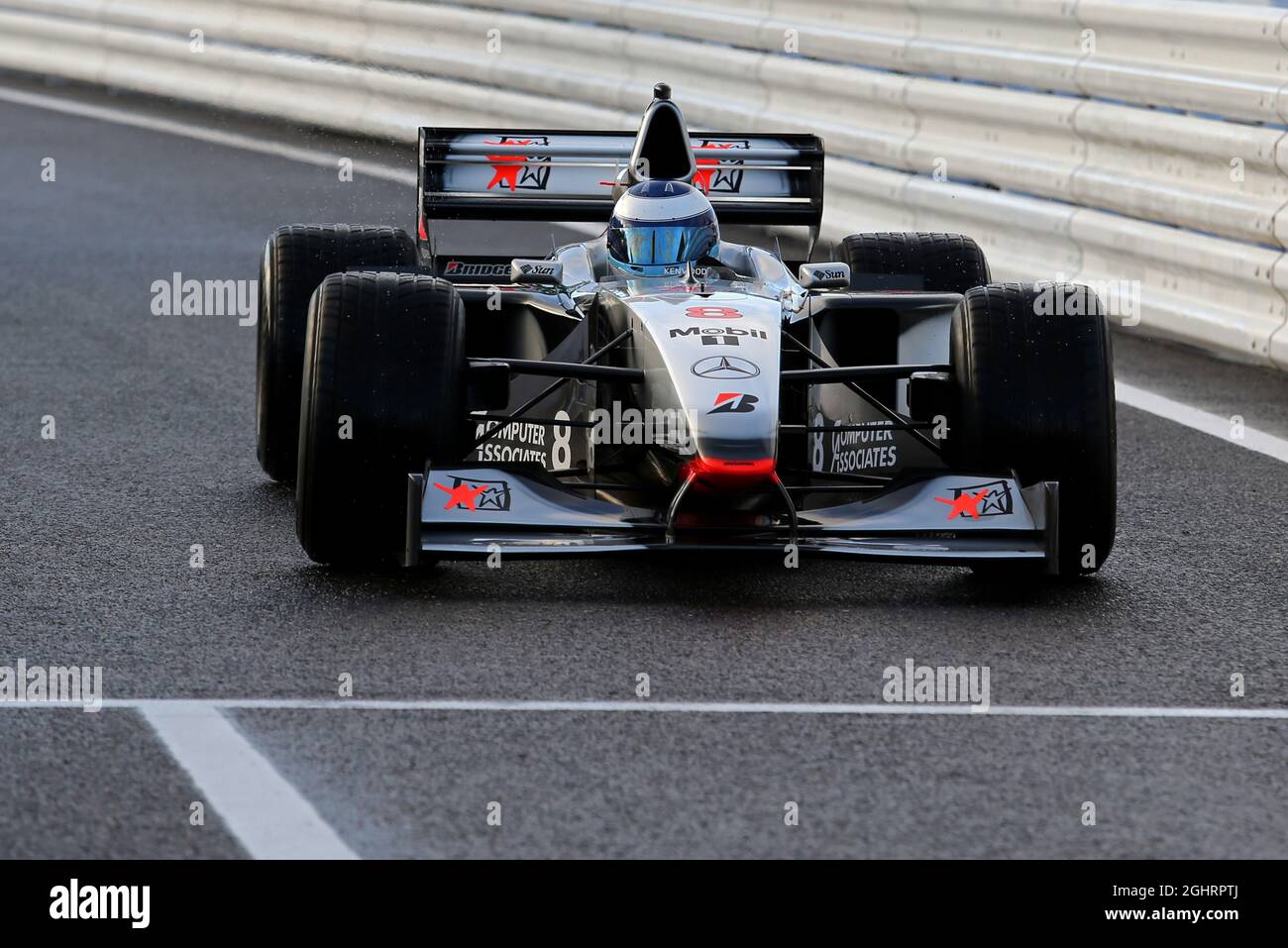 Mika Hakkinen (FIN) drives his 1998 McLaren MP4-13. 06.10.2018. Formula 1  World Championship, Rd 17, Japanese Grand Prix, Suzuka, Japan, Qualifying  Day. Photo credit should read: XPB/Press Association Images Stock Photo -  Alamy