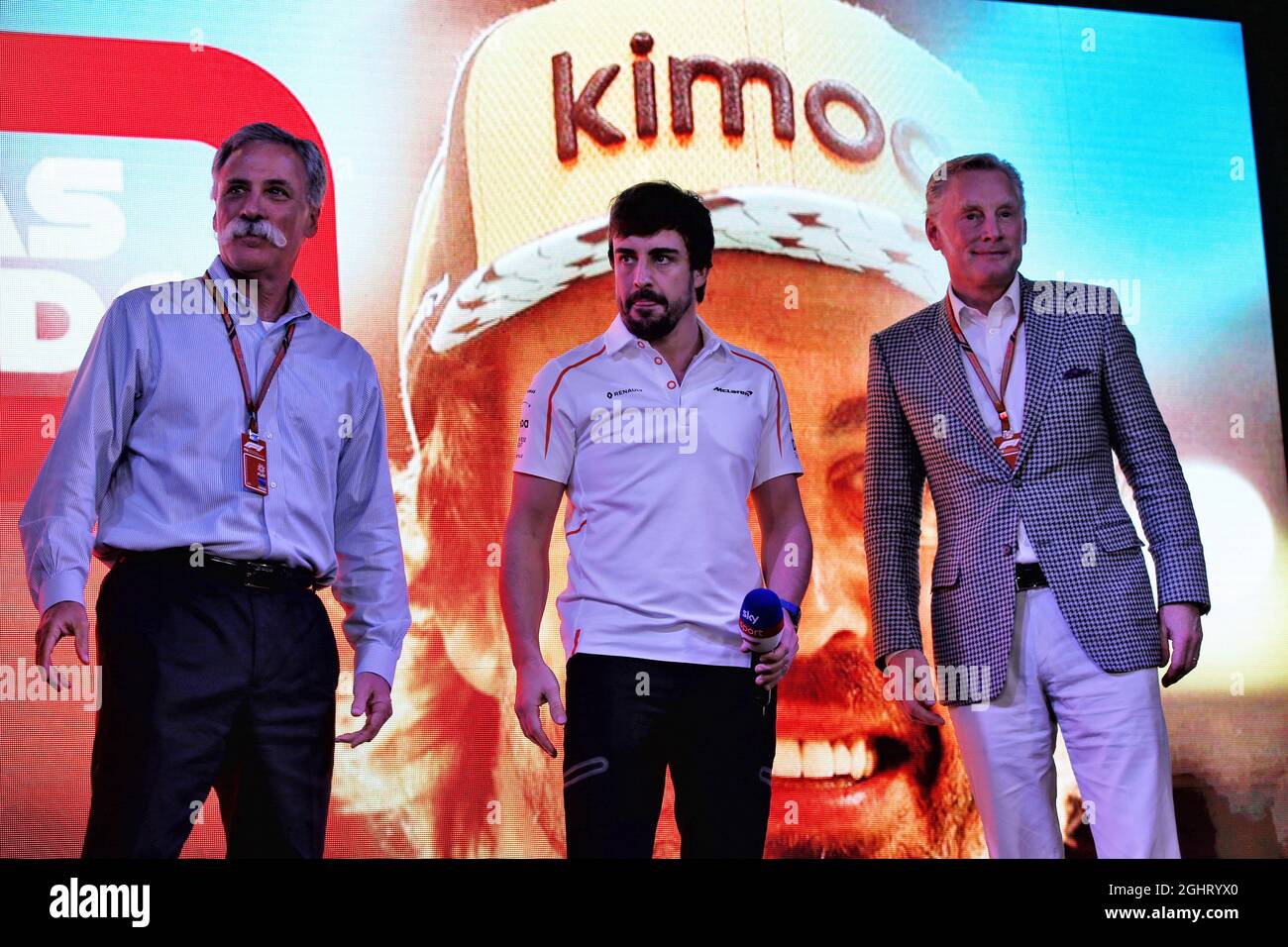 Fernando Alonso (ESP) McLaren with Chase Carey (USA) Formula One Group Chairman (Left) and Sean Bratches (USA) Formula 1 Managing Director, Commercial Operations (Right) at a presentation at possibly his final F1 Grand Prix.  24.11.2018. Formula 1 World Championship, Rd 21, Abu Dhabi Grand Prix, Yas Marina Circuit, Abu Dhabi, Qualifying Day.  Photo credit should read: XPB/Press Association Images. Stock Photo