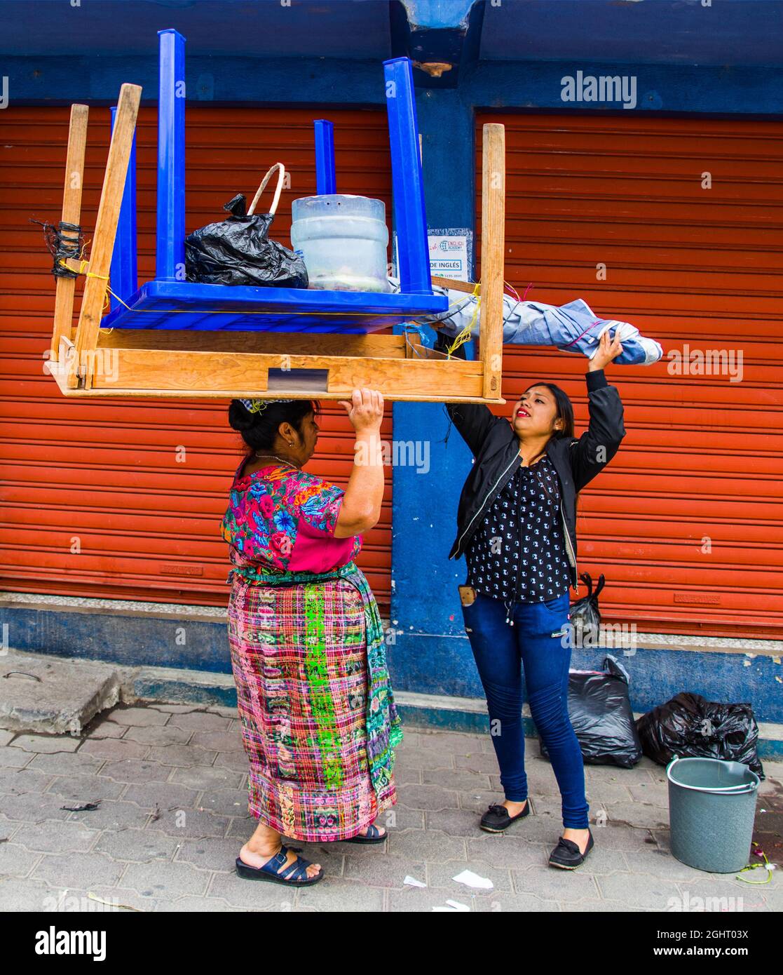 Market woman carrying the entire market stall on her head, Eupithecia (Catarina) Palopo, Lake Atitlan, Santa Catarina Palopo, Guatemala Stock Photo