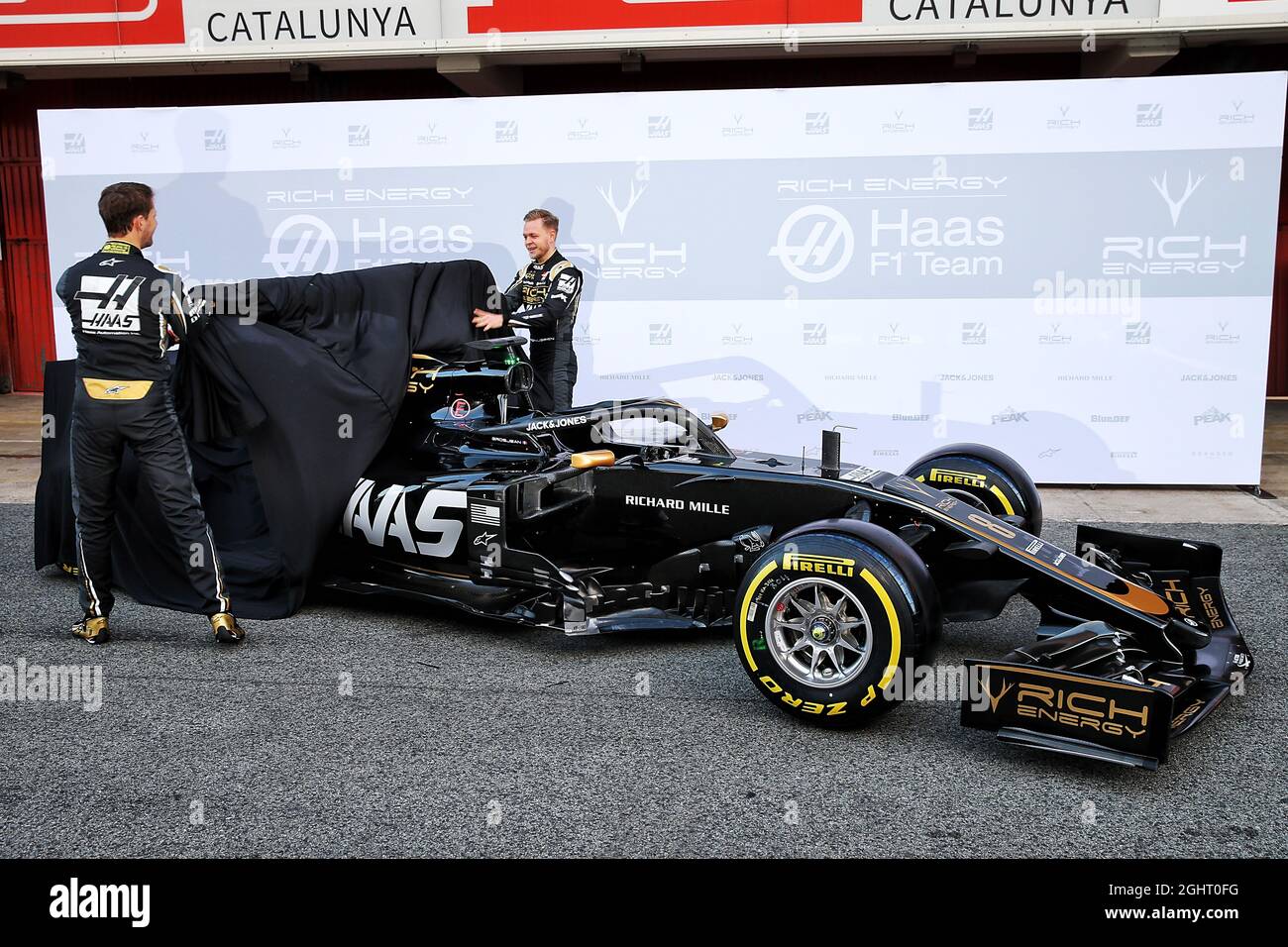L to R): Romain Grosjean (FRA) Haas F1 Team and Kevin Magnussen (DEN) Haas  F1 Team unveil the Haas VF-19. 18.02.2019. Formula One Testing, Day One,  Barcelona, Spain. Monday. Photo credit should