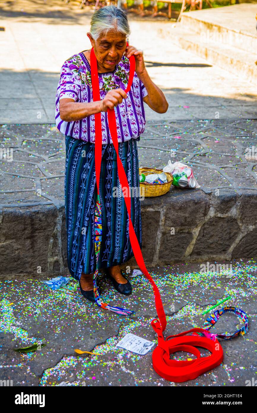 Demonstration of how to tie a typical headdress of the Tzutuhil woman, the Tocoyal, Santiago Atitlan, Lake Atitlan, Santiago Atitlan, Guatemala Stock Photo