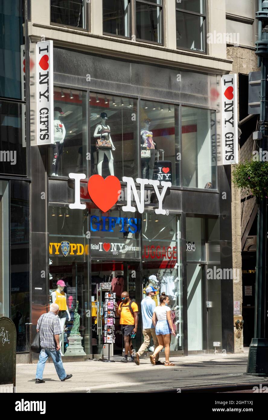 I Love NY souvenir shop on Fifth Avenue, NYC, USA Stock Photo