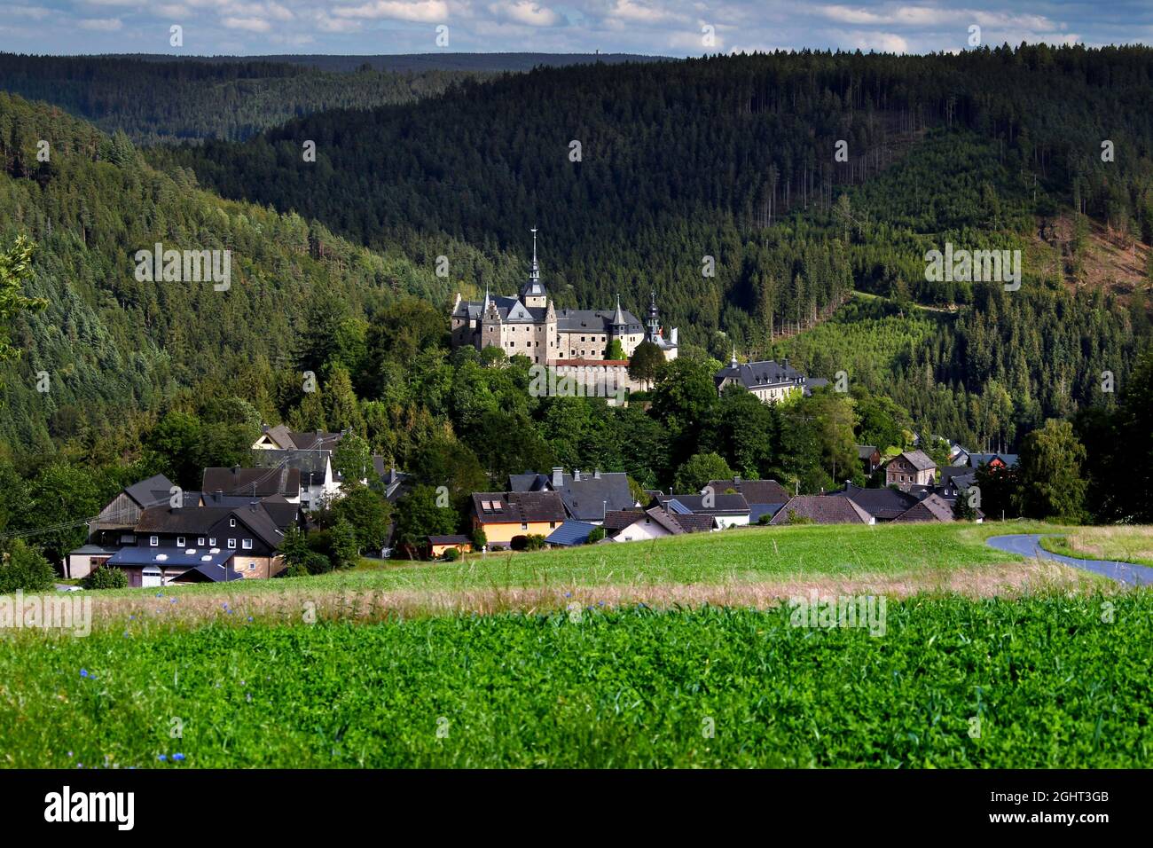 Place with Lauenstein Castle, medieval hilltop castle, Franconian Forest, Green Belt, border trail, former German-German border Stock Photo