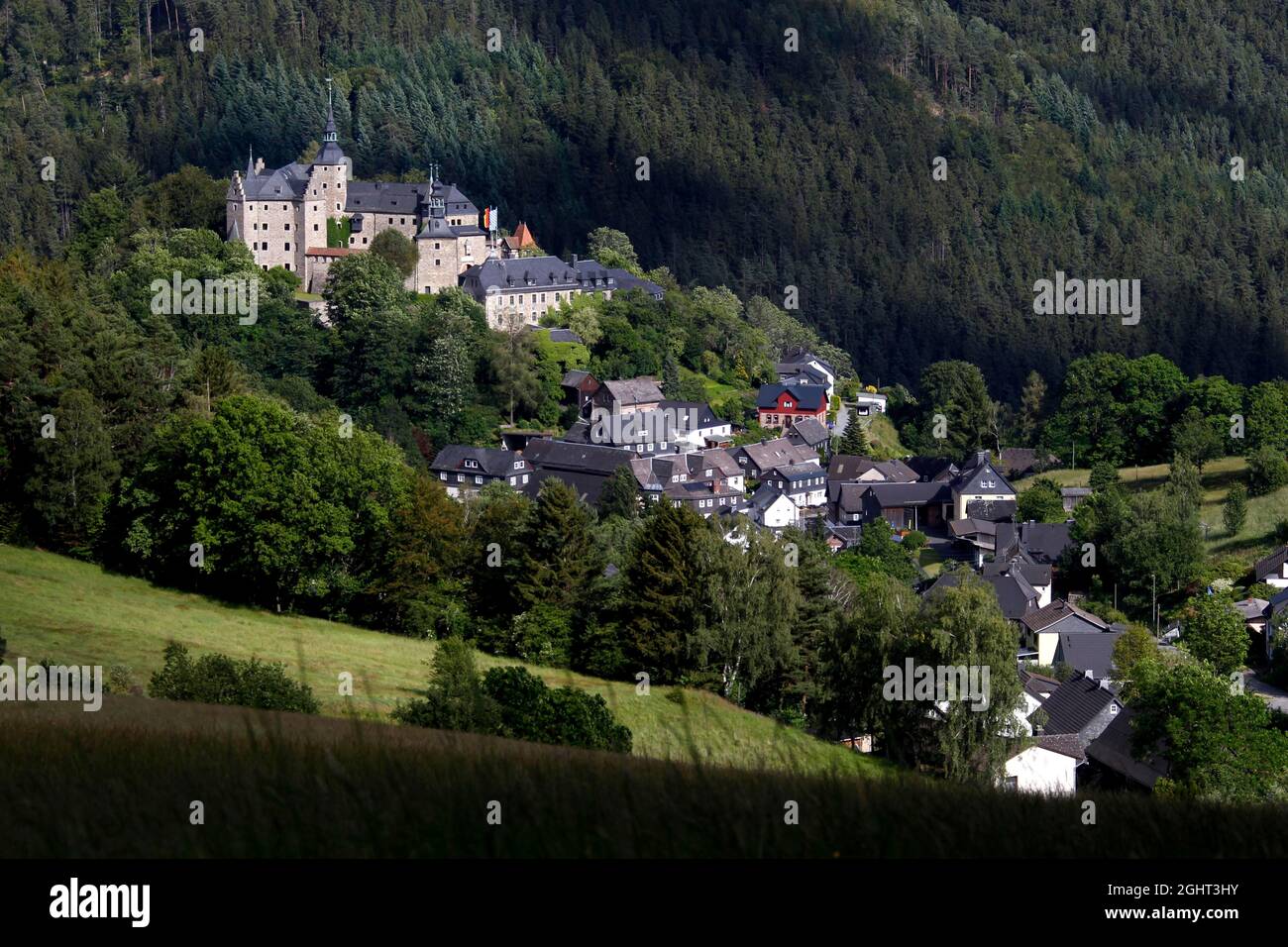 Place with Lauenstein Castle, medieval hilltop castle, Franconian Forest, Green Belt, border trail, former German-German border Stock Photo