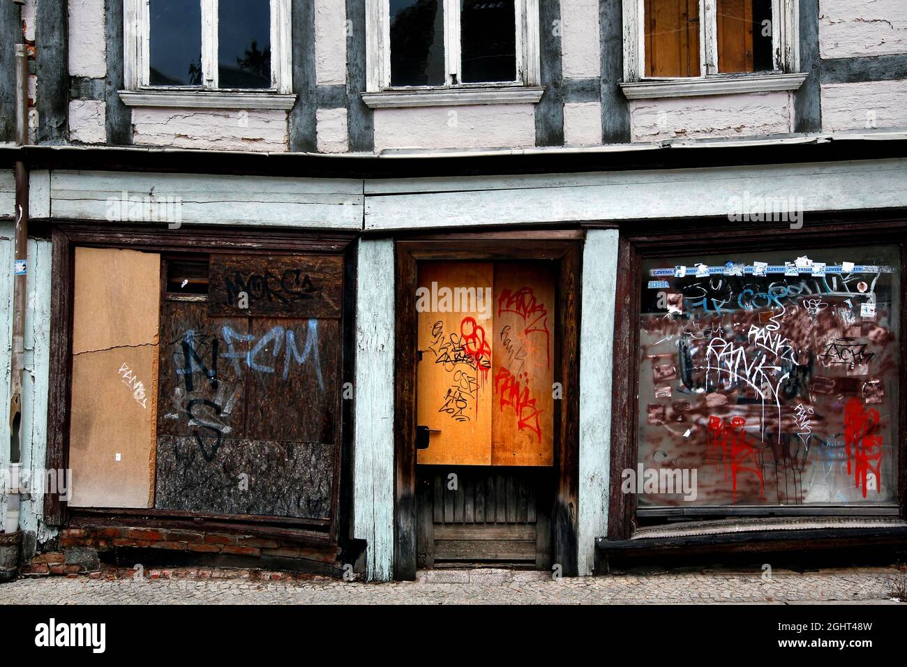 Abandoned shop in the Altmark, Kolonnenweg, Lochplattenweg, inner-German border fortification, Gruenes Band, Grenzweg, Hansestadt Salzwedel Stock Photo