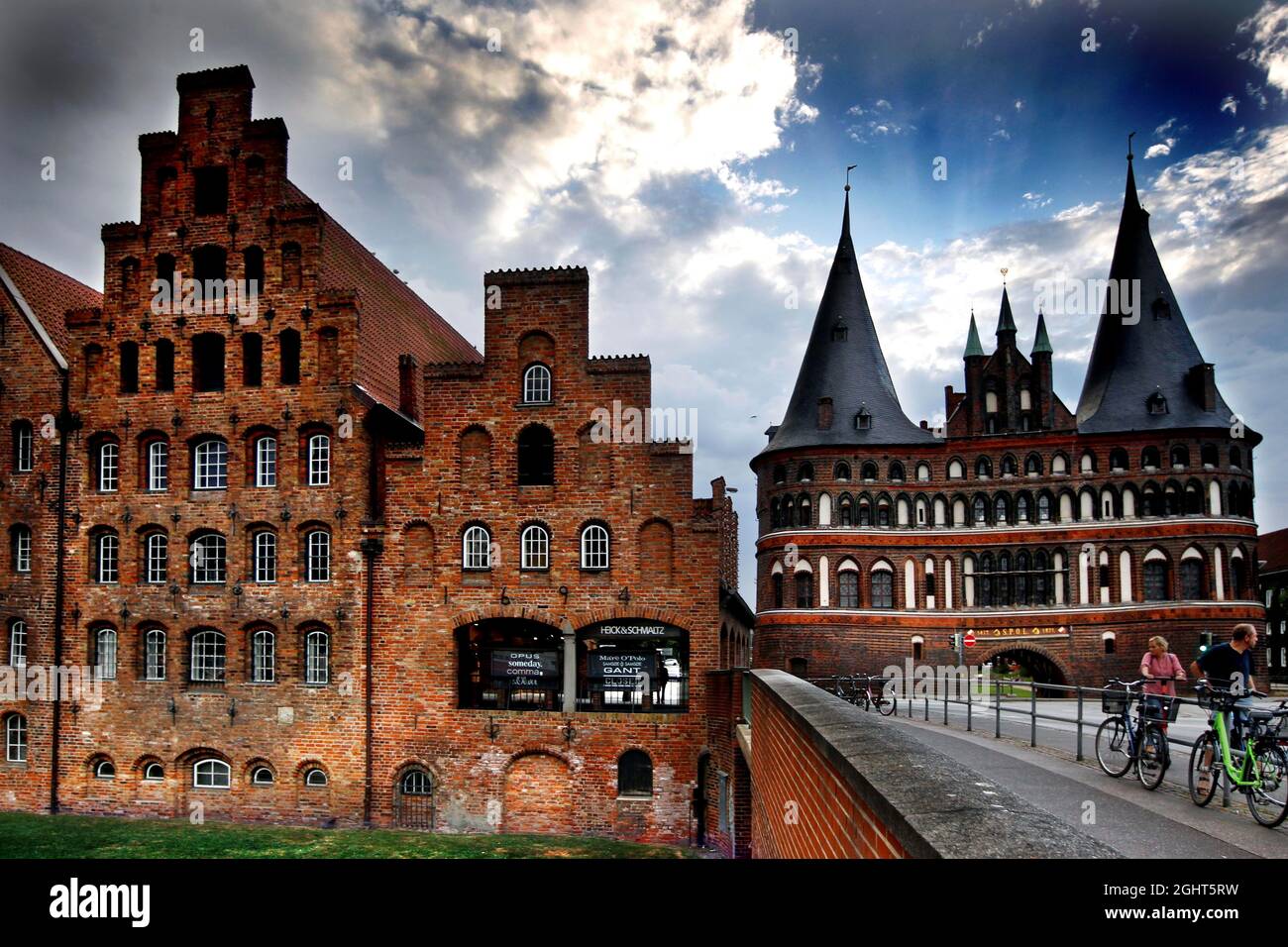 Brick Gothic warehouses on the Trave, Holstentor, landmark, 50-Mark bill,  Old Town, medieval city, UNESCO World Heritage Site, Hanseatic City of  Stock Photo - Alamy