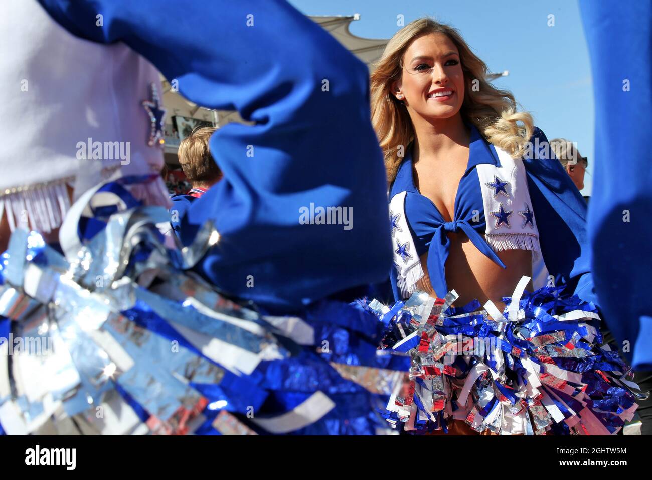 Dallas Cowboys Cheerleader on the drivers parade. 03.11.2019. Formula 1  World Championship, Rd 19, United States Grand Prix, Austin, Texas, USA,  Race Day. Photo credit should read: XPB/Press Association Images Stock  Photo - Alamy