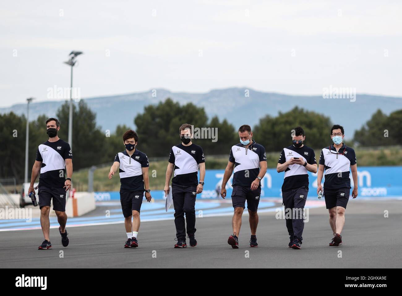 Yuki Tsunoda (JPN) AlphaTauri walks the circuit with the team.  17.06.2021. Formula 1 World Championship, Rd 7, French Grand Prix, Paul Ricard, France, Preparation Day.  Photo credit should read: XPB/Press Association Images. Stock Photo