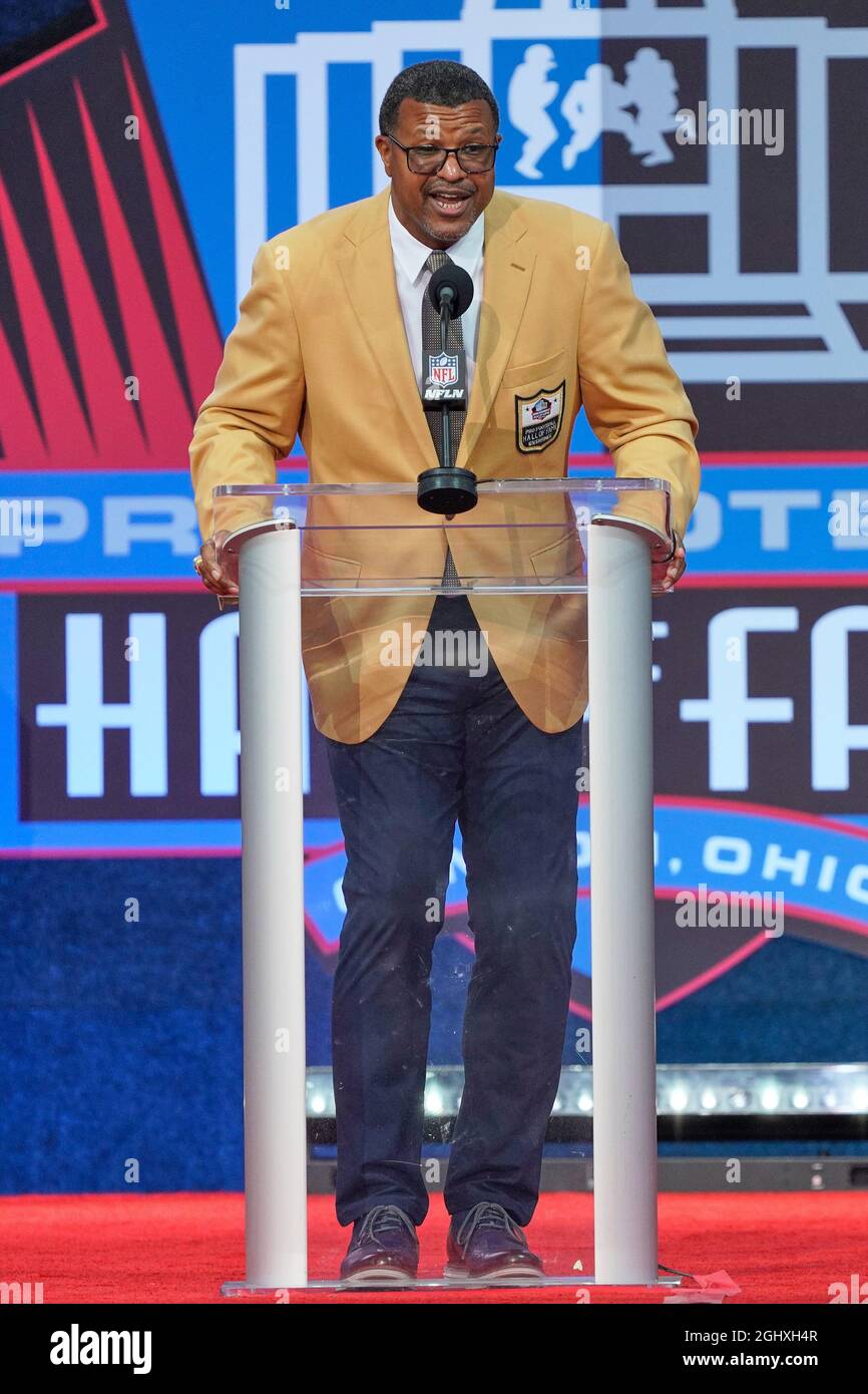 Inductee Steve Atwater speaks during the Pro Football Hall of Fame