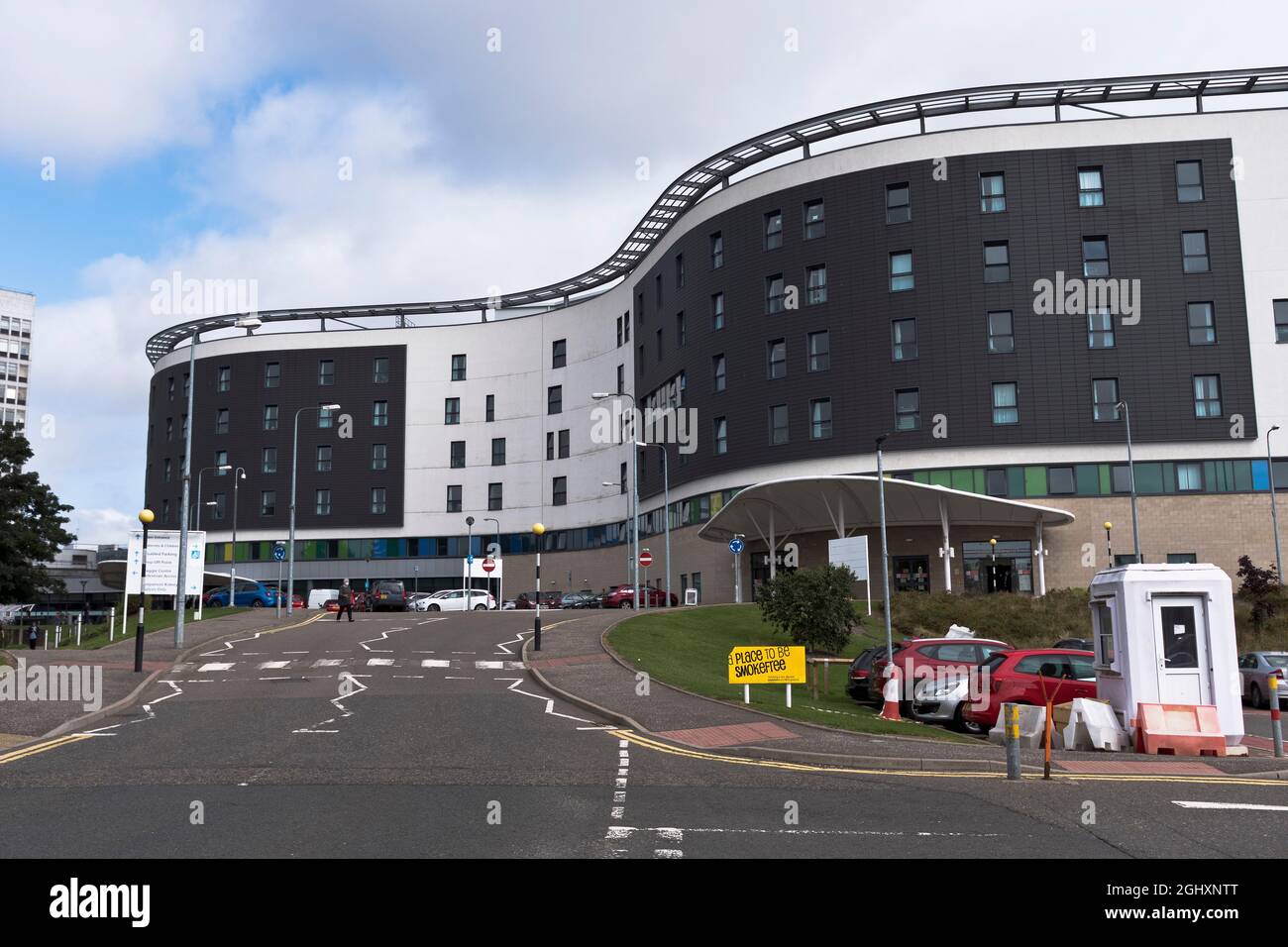 dh Victoria hospital KIRKCALDY FIFE Scottish Entrance to NHS hospitals building Scotland modern architecture Stock Photo