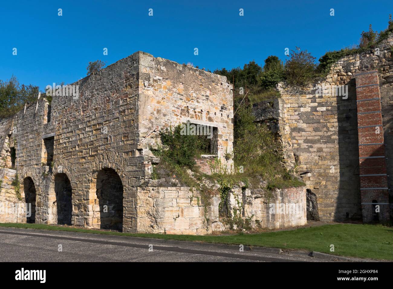 dh Limeworks CHARLESTOWN FIFE Limekiln buildings lime kiln exterior