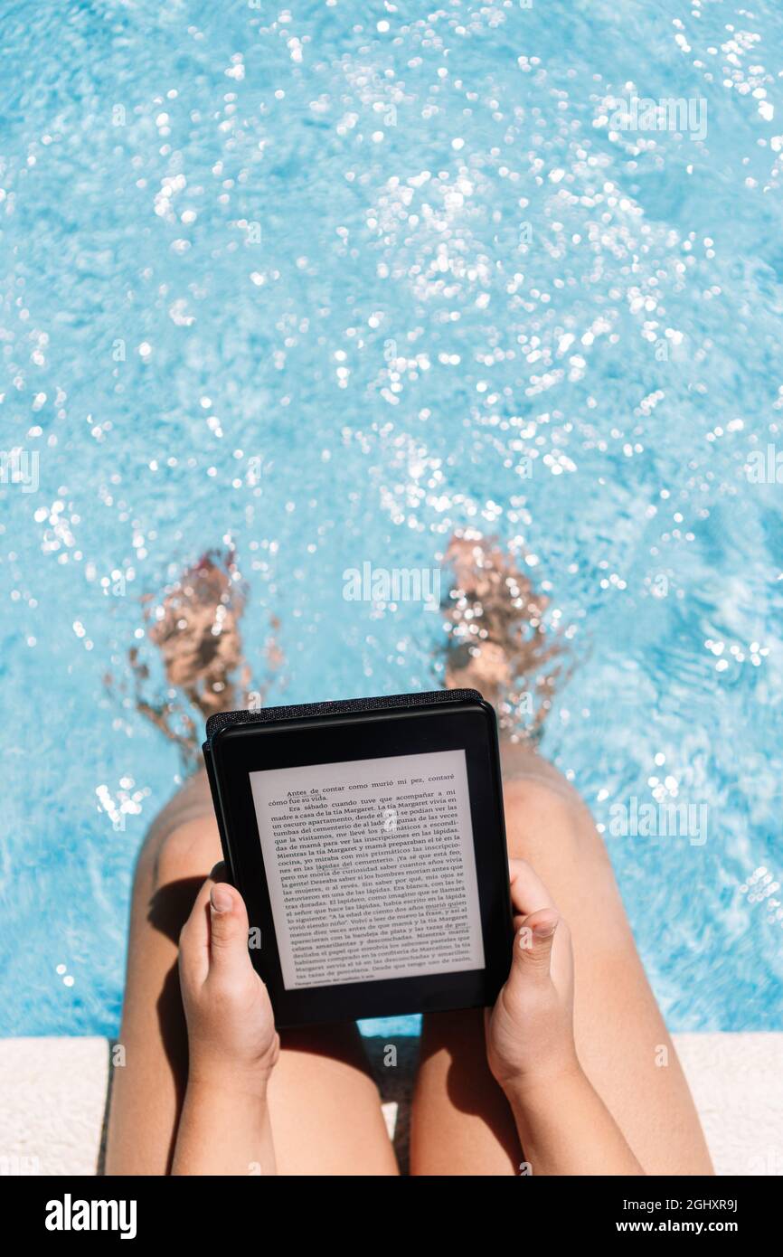 Read Swimming Pool High Resolution Stock Photography And Images Alamy