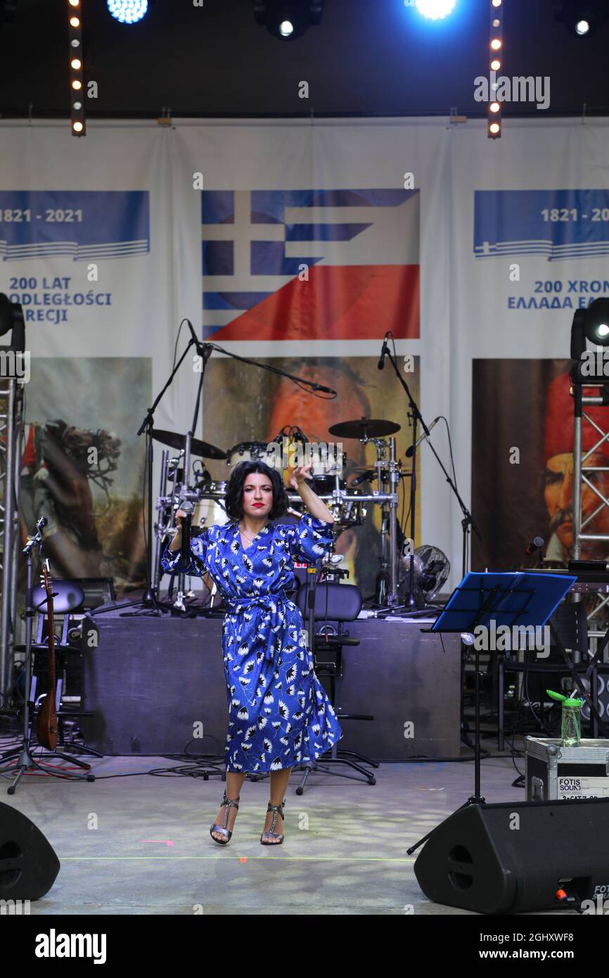 Margarita Tsoukarelas bei einem Auftritt beim 23. INTERNATIONALEN GRIECHISCHES SONG FESTIVAL ZGORZELEC 2021 im Amphitheater. Zgorzelec,05.09.2021 Stock Photo