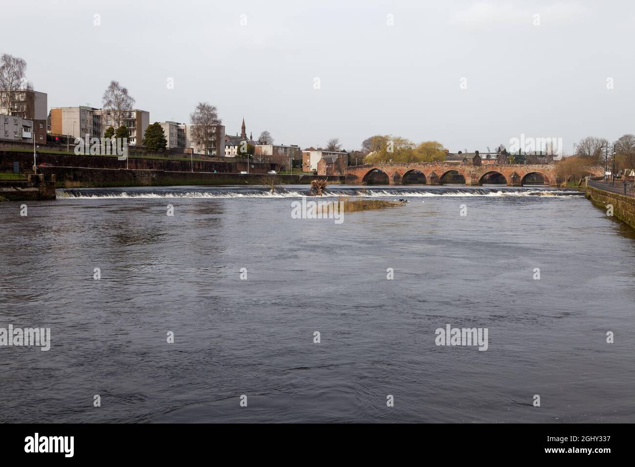 The Caul, a weir in Dumfries, which is the normal tidal limit for the River Nith Stock Photo