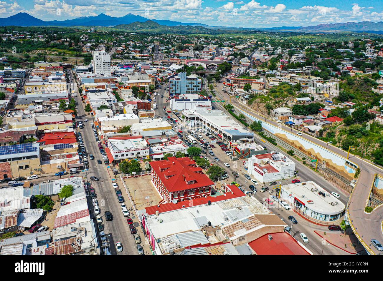 Nogales, Sonora Mexico and to the north the city Nogales Arizona ...