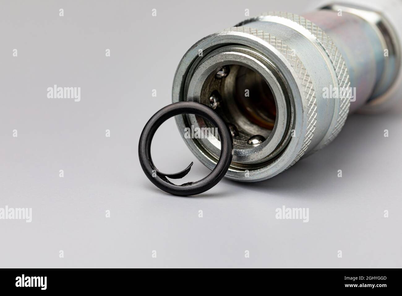 Hydraulic coupler with Oring seal damage. lawn and farming equipment