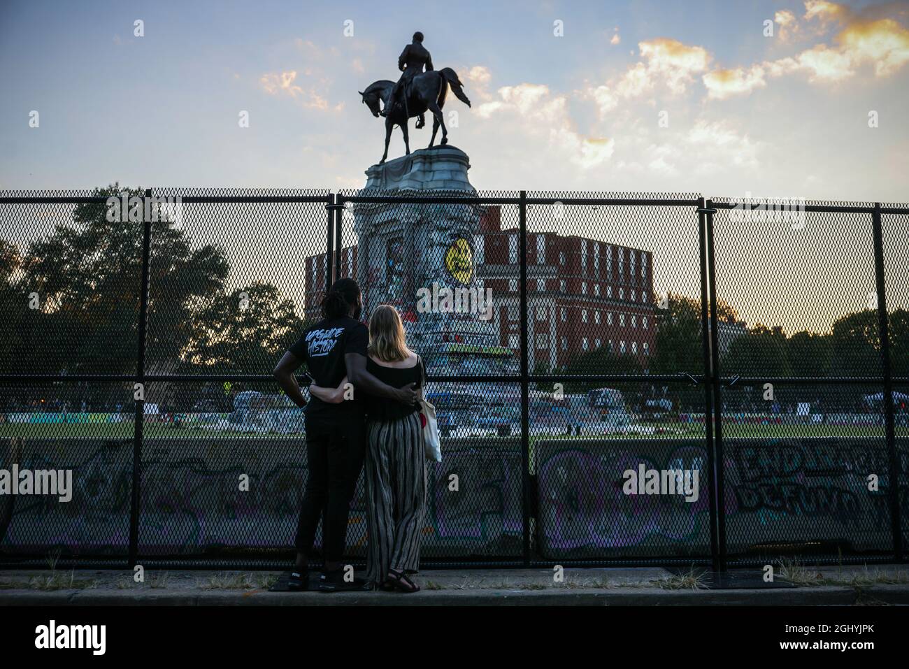 Richmond residents look at the statue of Confederate General Robert E