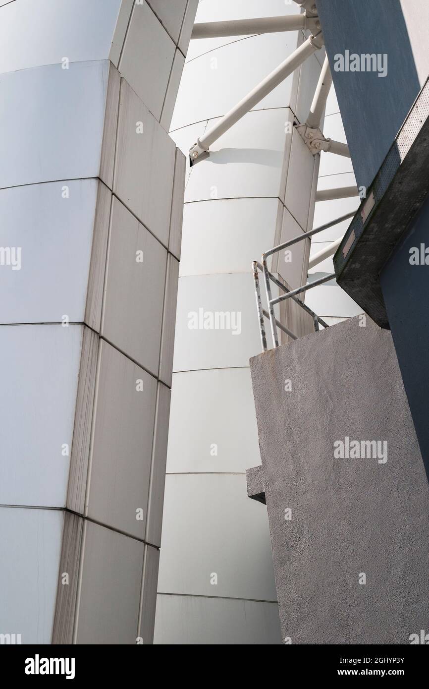 Detail of the architectural features of the roof of 2ifc, Hong Kong ...
