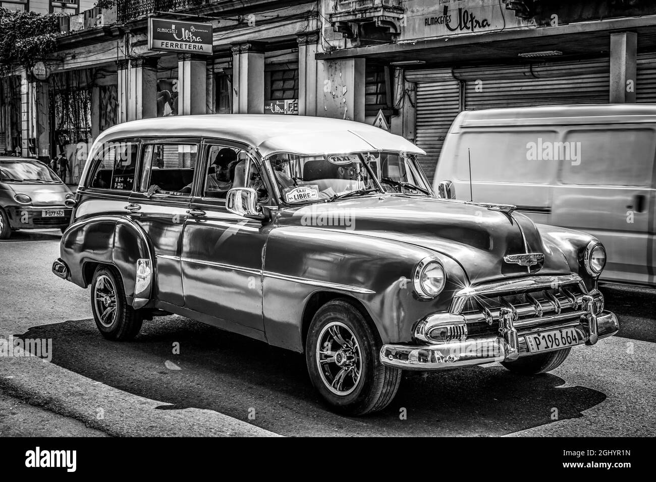 Oldtimer Taxi in den Straßen von Havanna Stock Photo