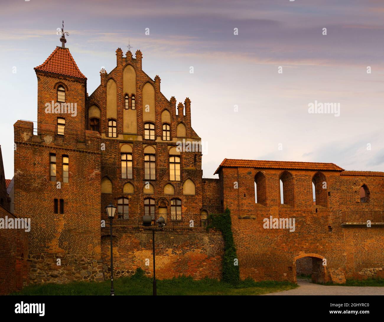 Castle Of Teutonic Order Torun Poland Stock Photo Alamy castle-of-teutonic-order-torun-poland-stock-photo-alamy