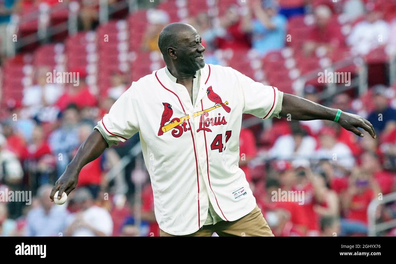 St. Louis, United States. 08th Sep, 2021. Former St. Louis Cardinals pitcher and National Baseball Hall of Fame member Lee Smith throws a ceremonial first pitch before the Los Angeles Dodgers-St. Louis Cardinals baseball game at Busch Stadium in St. Louis on Tuesday, September 7, 2021. Photo by Bill Greenblatt/UPI Credit: UPI/Alamy Live News Stock Photo
