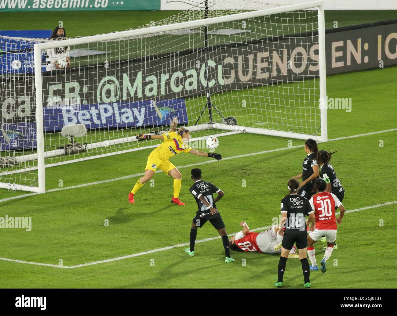 Bogota, Colombia. 7th Sep, 2021. Sandra Sepulveda, Deportivo Cali goalkeeper tries to stop Independiente Santa Fe's attack during the first leg of the final against Independiente Santa Fe for the BetPlay DIMAYOR 2021 Women's League played at the Nemesio Camacho El Campin stadium in the city of Bogota (Credit Image: © Daniel Garzon Herazo/ZUMA Press Wire) Stock Photo