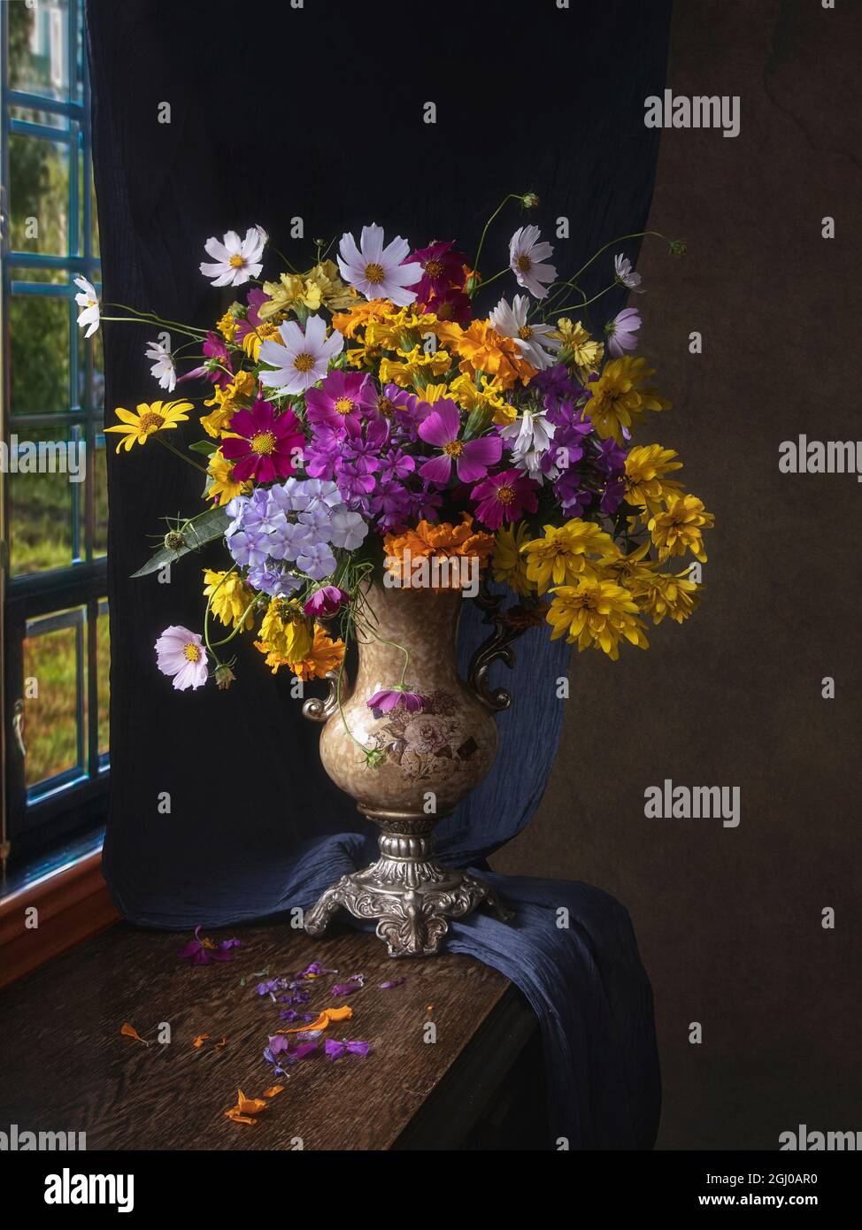 Still life with bouquet of autumn flowers Stock Photo - Alamy