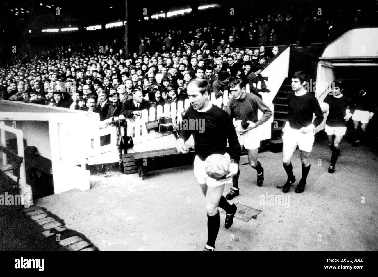 Bobby Charlton of Manchester United leads his players out onto the pitch. Behind him are goalkeeper Alex Stepney, Brian Kidd and George Best. May 1968. Stock Photo