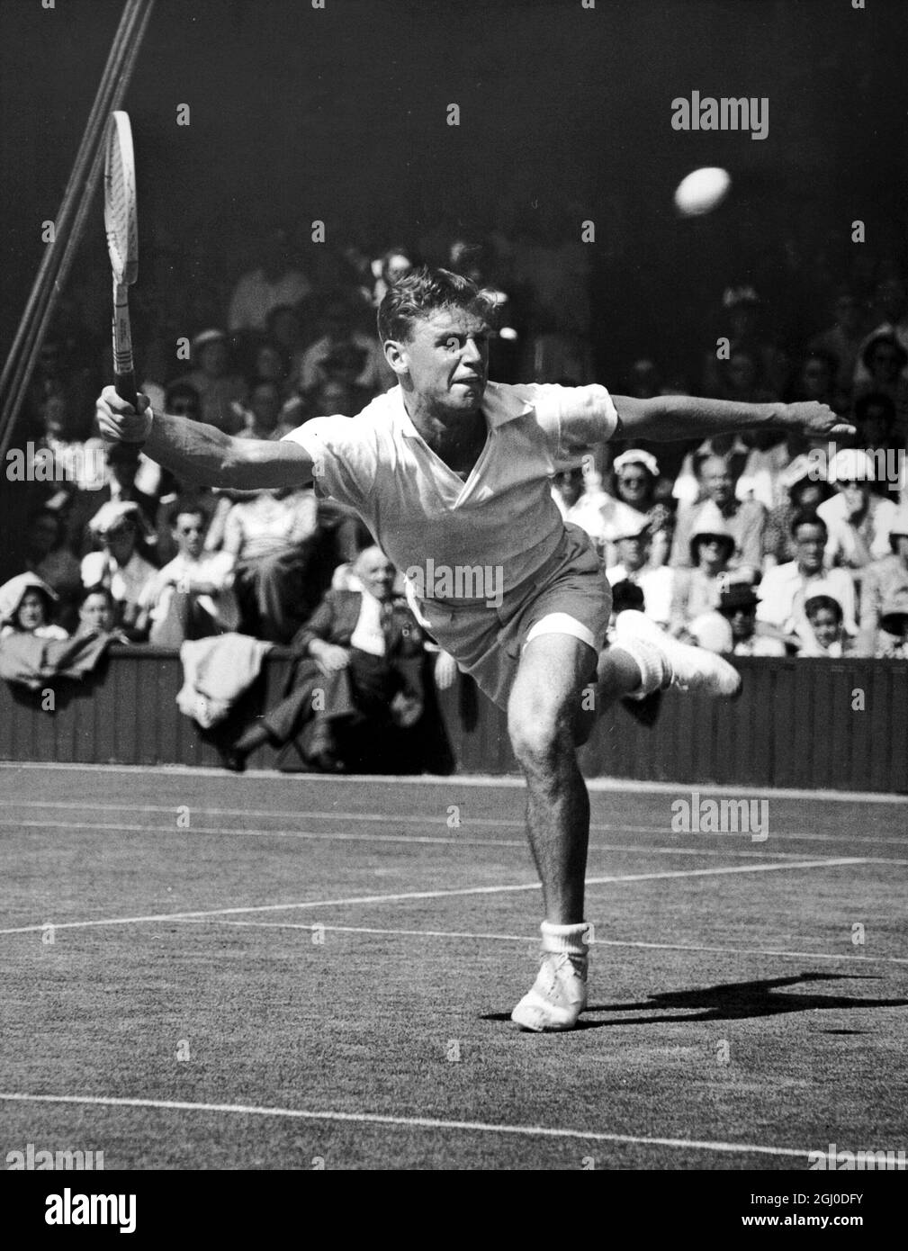 Frank Sedgman Australian Tennis player in action at Wimbledon. 28th June 1949. Stock Photo