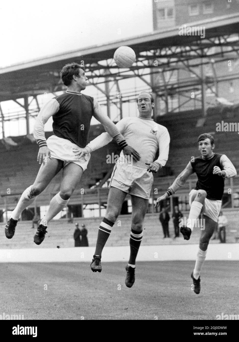 West Ham Utd v Nottingham Forest Nottingham Forest right half Terry Hennessey is challenged for the ball by two West Ham players, Geoff Hurst (left) and Martin Peters. 17th August 1968. Stock Photo