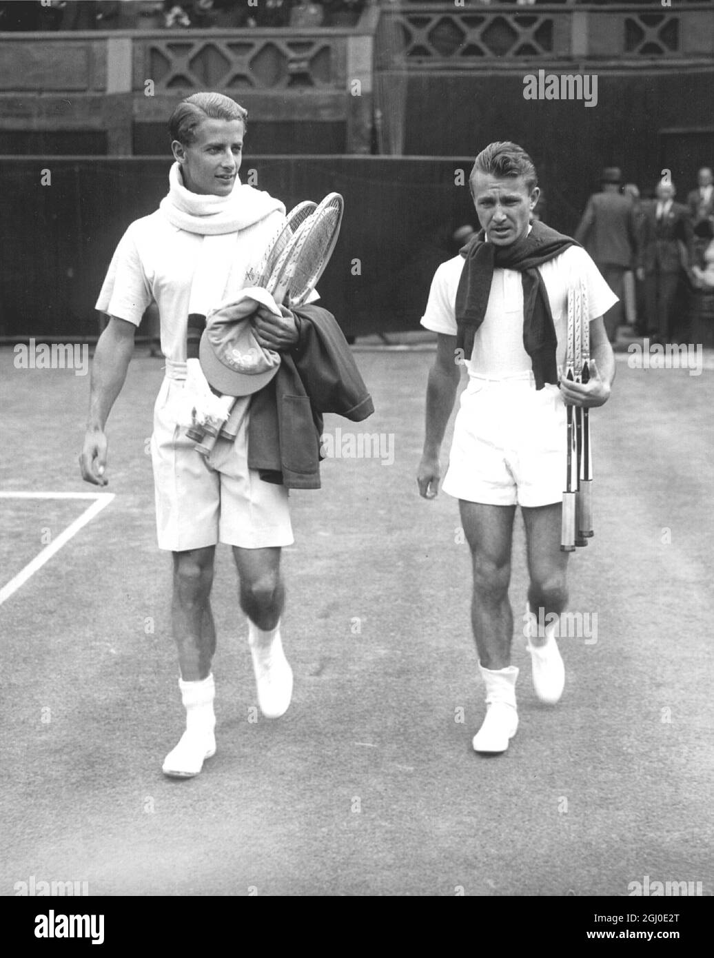HW ""Bunny"" Austin and BM ""Bitsy"" Grant walking onto Centre Court at Wimbledon for a fifth round match. 28th June 1937 Stock Photo