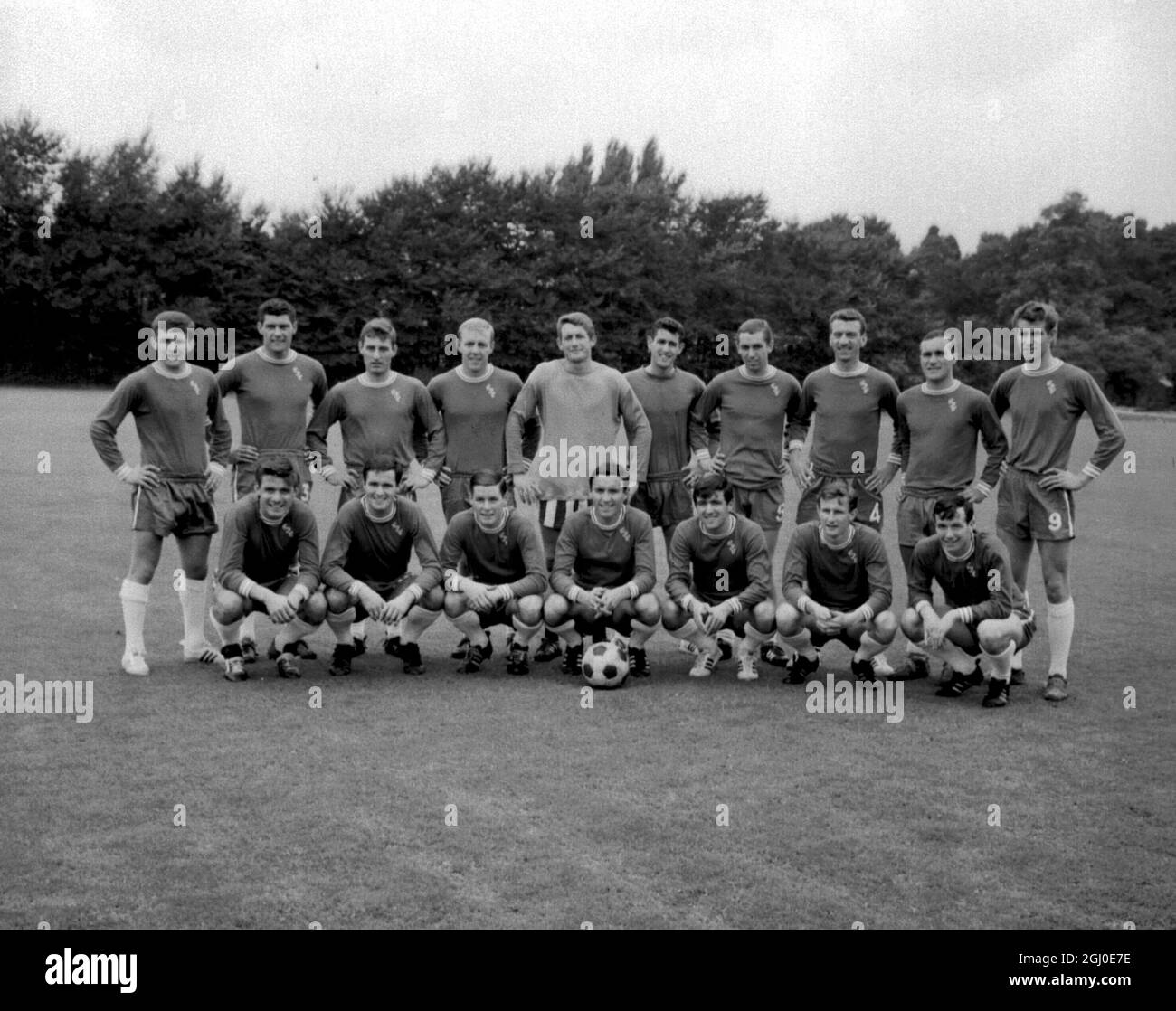 Chelsea Football Team Back Row:Left to Right:John Hollins, Allan Young, Albert Murray, Kenneth Shellito, James Barron, Peter Bonetti, Marvin Hinton, John Mortimore, Ronald Harris and Peter Osgood. Front Row:Left to Right:Robert Tambling, George Graham, James McCalliog, Barry Bridges, Terry Venables, Peter Houseman and John Boyle. 20th August 1965 Stock Photo