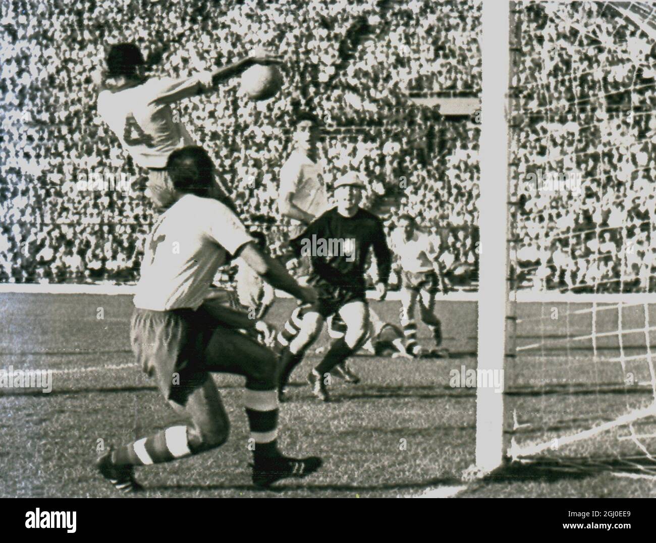 1962 World Cup Final Brazil v Czechoslovakia Brazil's Zito (No. 4) heads the ball past Czechslovakia's Novak (No. 4 foreground) and goalkeeper Schroif to put Brazil one goal ahead in the 67th minute of the World Cup soccer match at the National Staduim in Santiago, Chile. 18th June 1962. Stock Photo