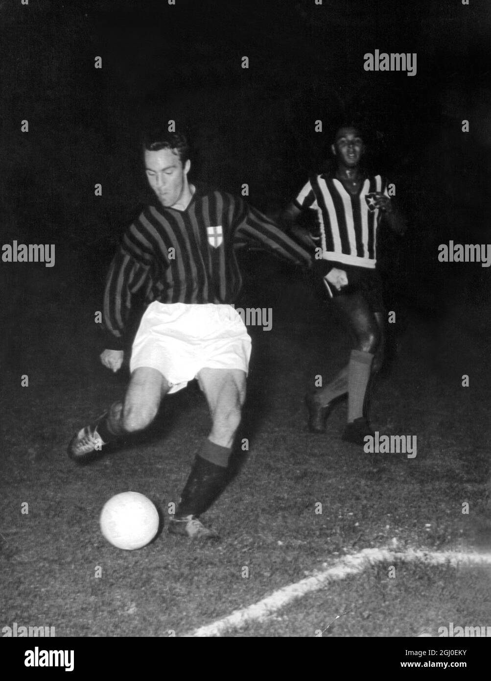 Jimmy Greaves in action for Milan against Botafogo of Brazil after signing from Chelsea on 1st May 1961. 7th June 1961. Stock Photo