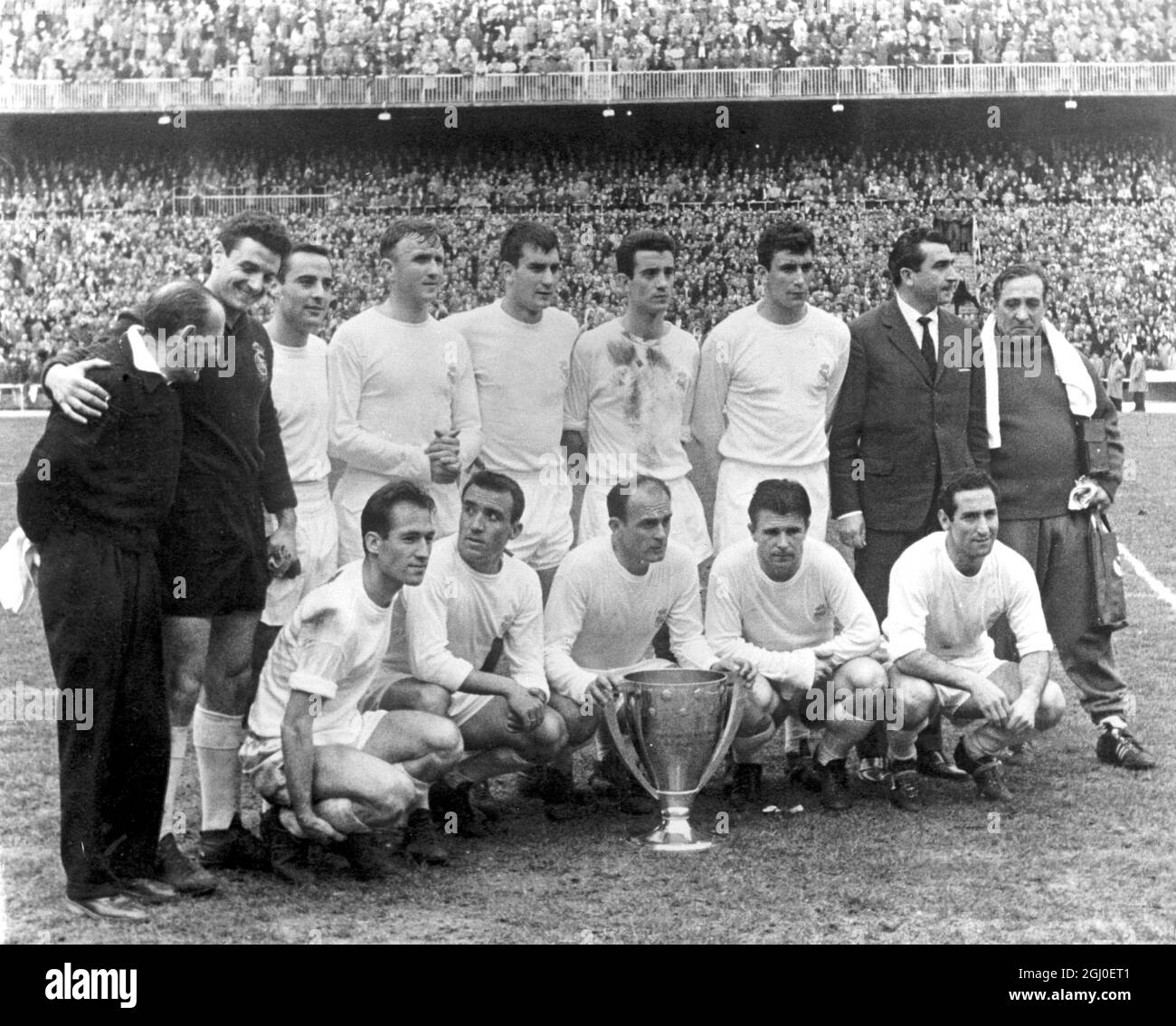 The Real Madrid team with the Spanish League Championship Trophy for 1961-62. Standing left to right: Sanz (Masseur), Araquistain (goalkeeper), Casado, Santamaria, Miera, Isidro, Pachin, Miguel Munoz (trainer) and Legido (Masseur). Kneeling on ground from left to right are: Tejada, Luis Del Sol, Alfredo Di Stefano, Ferenc Puskas and Gento (captain). 5th April 1962. Stock Photo