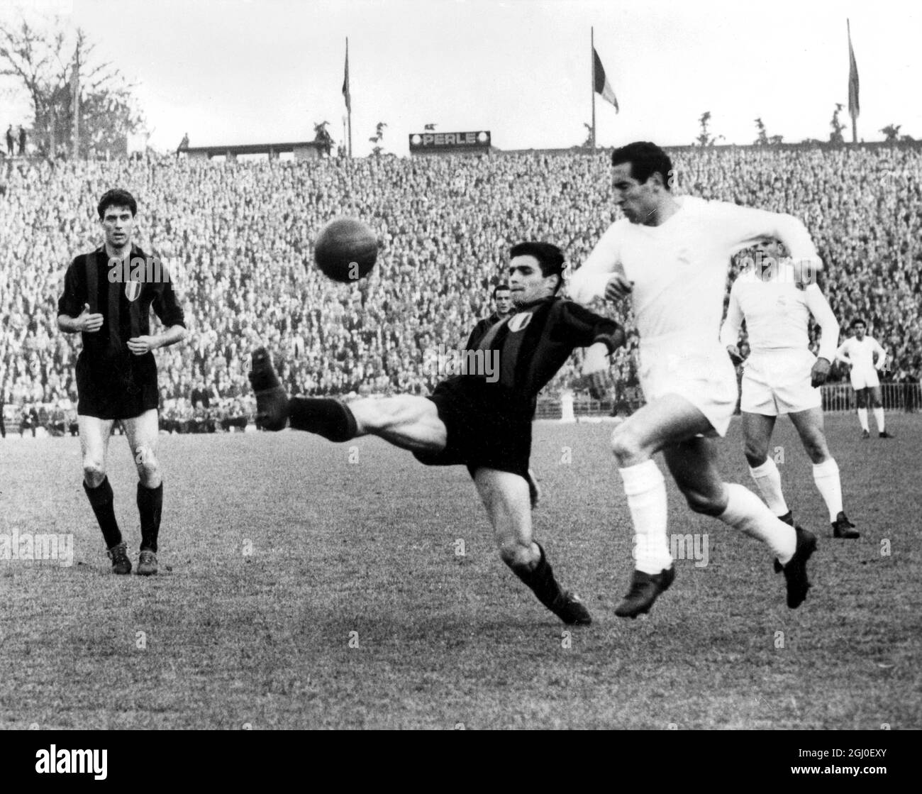 Milan centre forward Juan Schiaffino kicks the ball away during the European Cup final against Real Madrid at Heysel Stadium, Brussels. Real Madrid won 3-2 and became European Champions again. 29th May 1958. Stock Photo