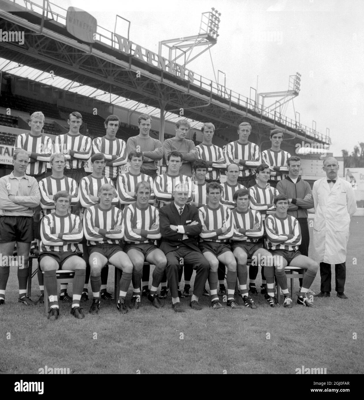 Southampton Football Club 1968-1969 Back Row Left to Right: James Gabriel, David Paton, David Walker, Gerry Gurr, Eric Martin, Kenneth Jones, Joe Kirkup and M.Judd. Centre Row Left to Right: G.Horsfall (trainer), Frank Saul, B.McCarthy, Michael Channon, J.McGrath, Hugh Fisher, James Melia, T.Byrne, J.Mortimore (assistant manager) and James Gallagher (trainer). In Front Left to Right: Denis Hollywood, David Thompson, Ron Davies, Ted Bates (manager), Terry Paine, F.Kemp and John Sydenham. 2nd August 1968. Stock Photo