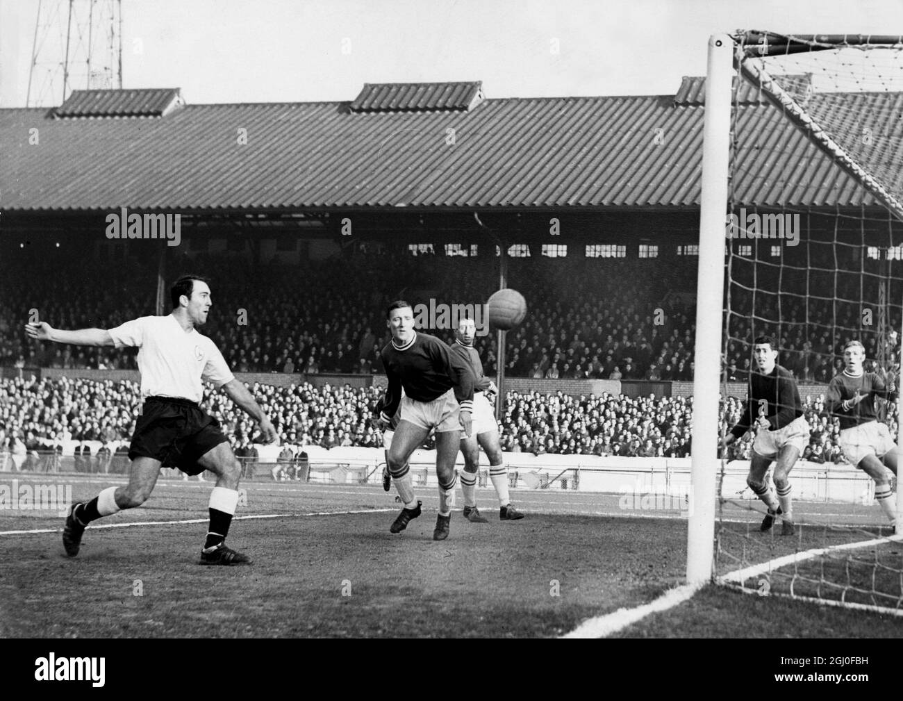 Chelsea v Tottenham Hotspur Jimmy Greaves, Tottenham's inside left, playing against his old club for the first time since returning from Milan, scores his team's first goal during the match at Stamford Bridge. 26th December 1961. Stock Photo