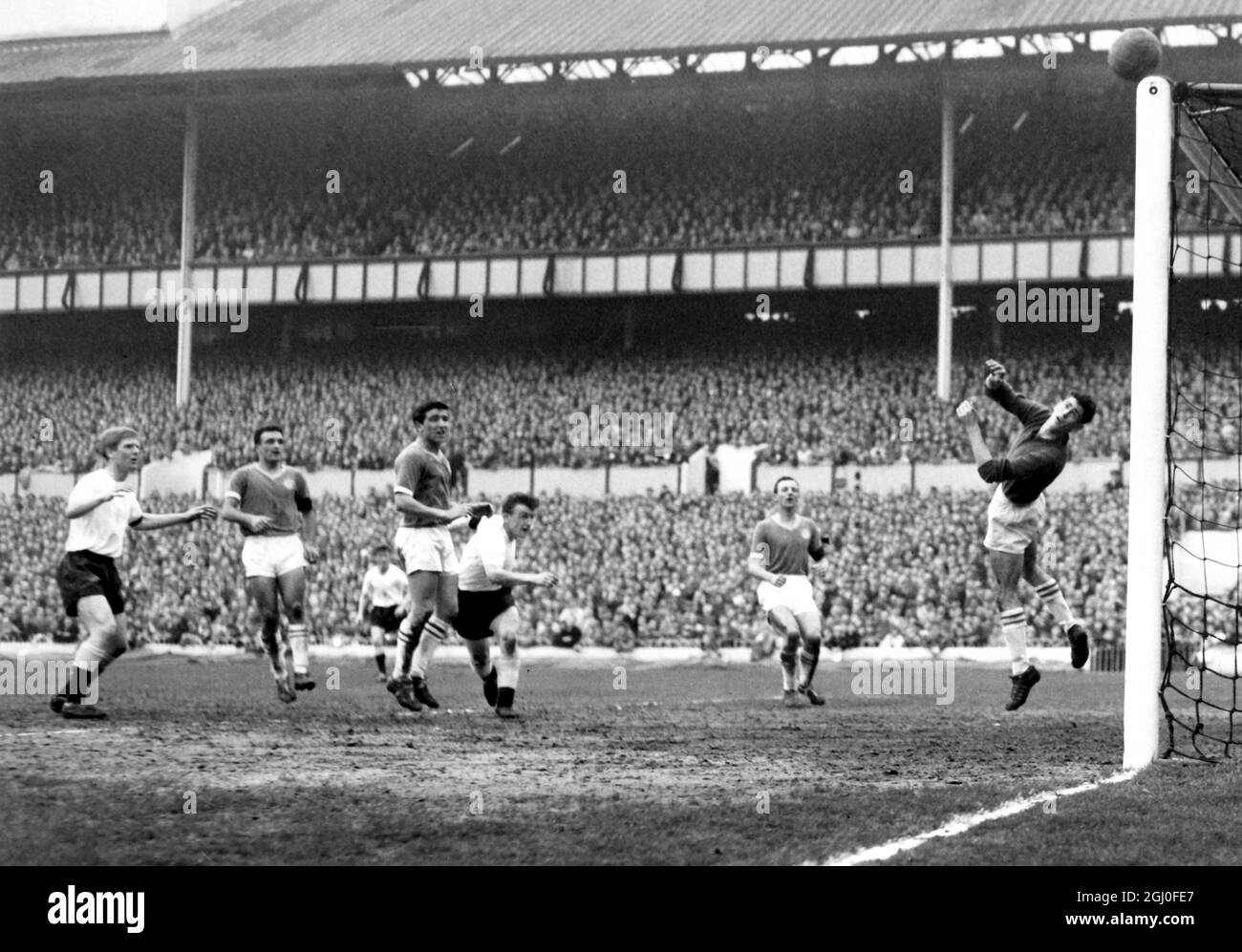 Tottenham Hotspur v Chelsea Tottenham outside left Dyson (third from right) heads the ball towards the Chelsea goal during the London derby at White Hart Lane. Others in the picture are from left: Spurs centre forward Saul, Chelsea centre half Scott, and Chelsea right half Venables. Second from right is Chelsea right back J.Sillett. 31st March 1961. Stock Photo