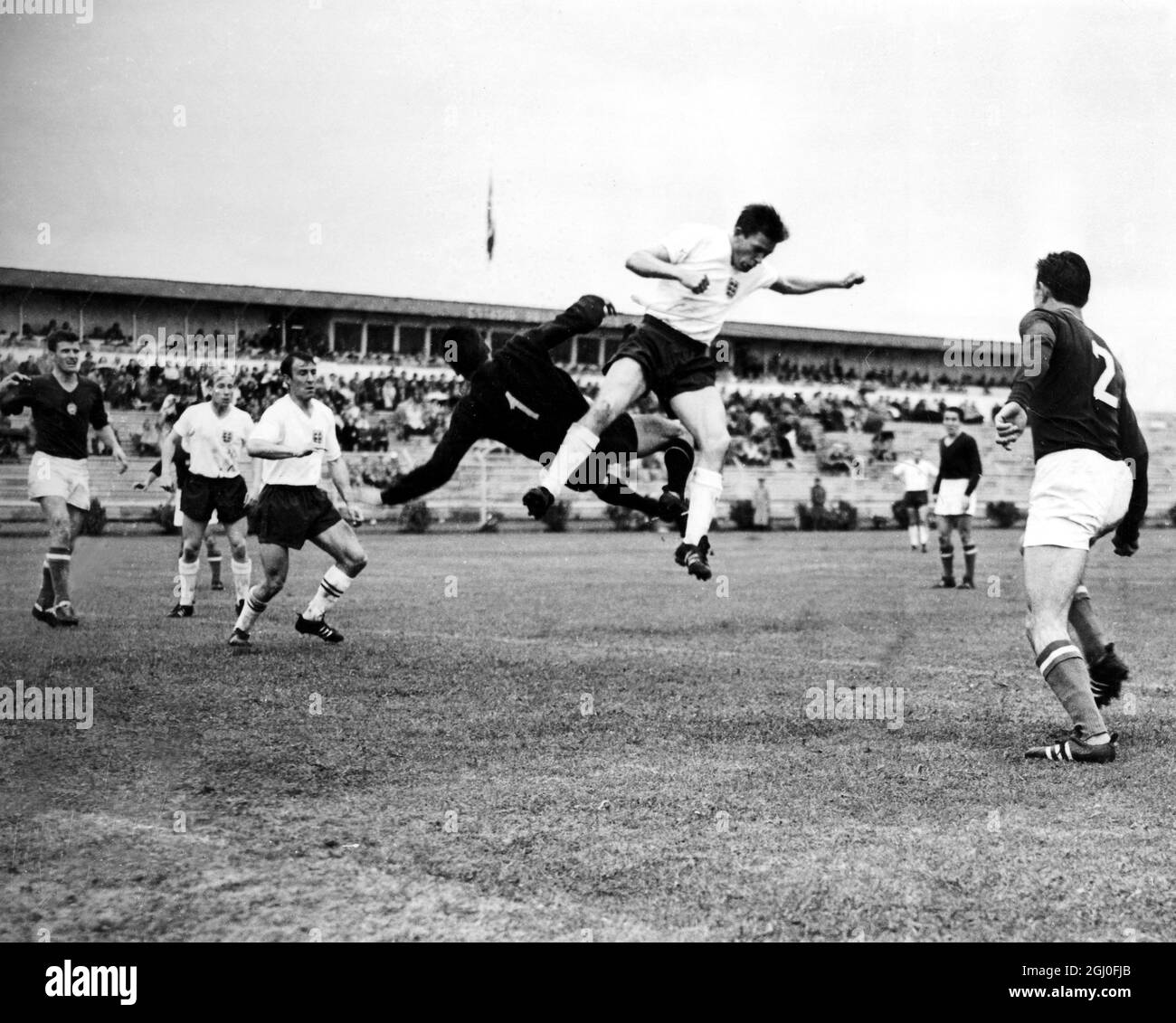 1962 World Cup England v Hungary Gerry Hitchens challenges the Hungarian goalkeeper Grosics as Jimmy Greaves and Bobby Charlton look on during the World Cup match in Rancagua, Chile. Hungary won the match 2-1. 31st May 1962. Stock Photo