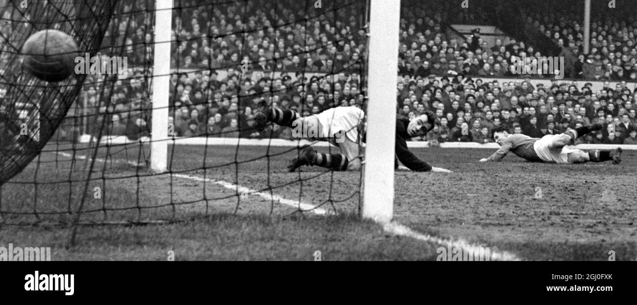 FA Cup 4th Round Walthamstow v Manchester United Rowley of Manchester United, falls as he scores the third goal against the amateur team Walthamstow during the FA Cup replay at Highbury. 5th February 1953. Stock Photo