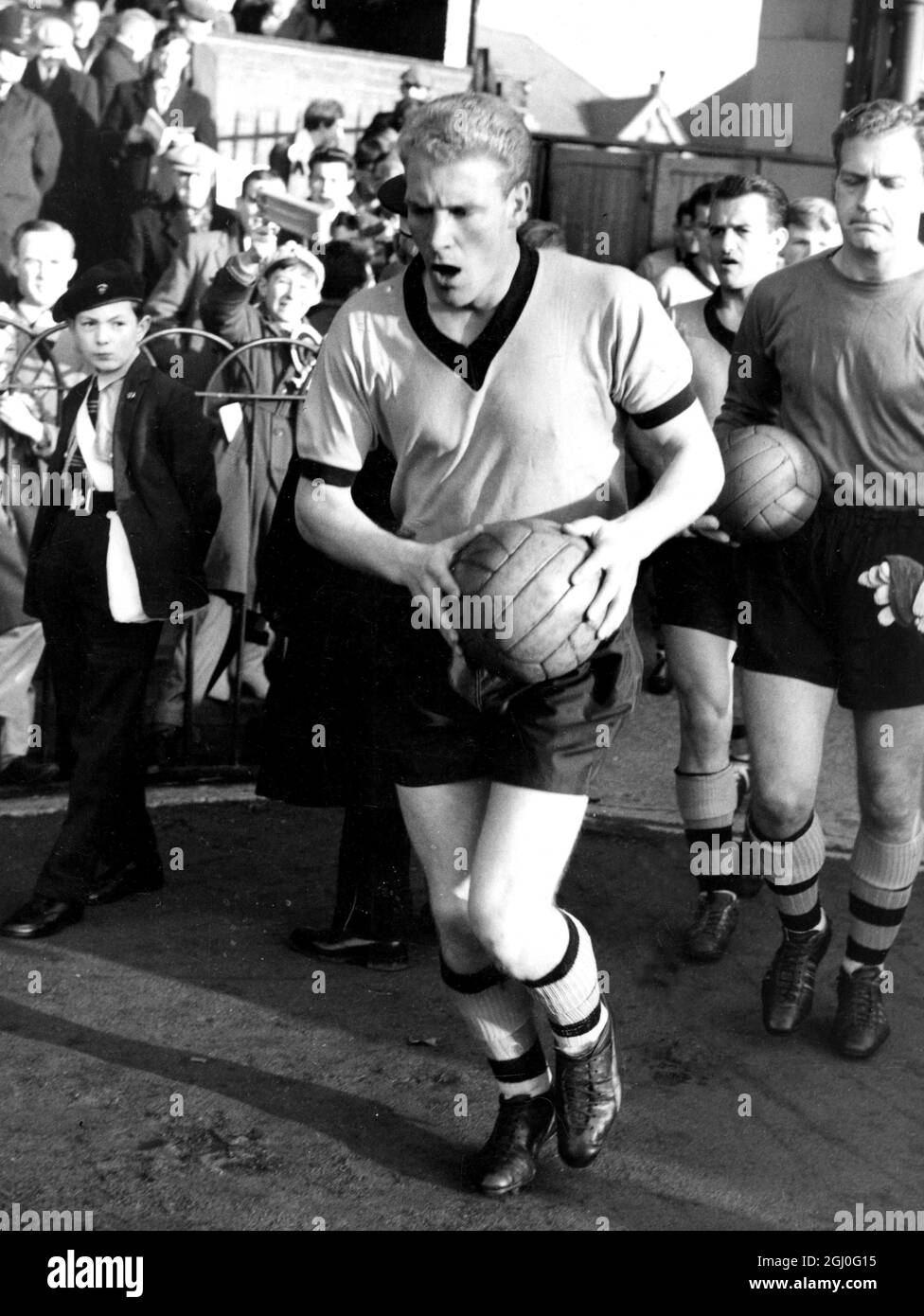Ron Flowers of Wolverhampton Wanderers December 1961 Stock Photo Alamy