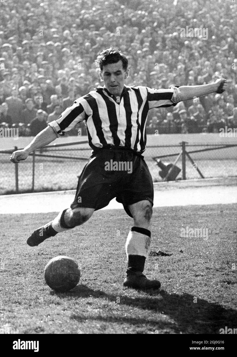 W Foulkes, Newcastle United outside-right 9th September 1953 Stock Photo