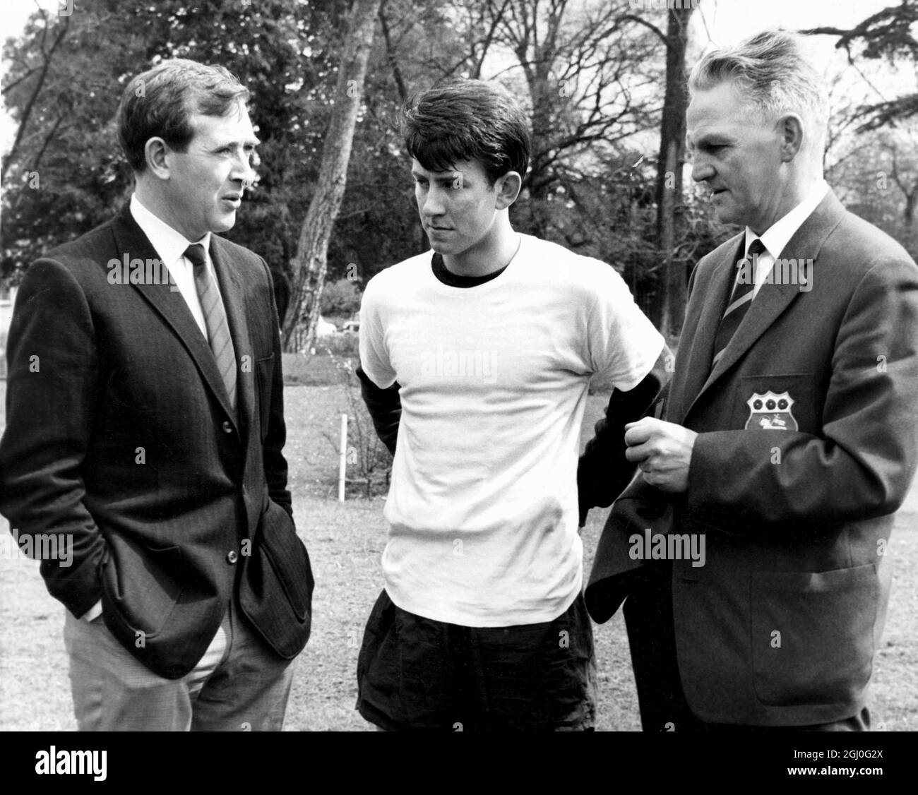 17 year-old Howard Kendall (in white) has been chosen to play left-half for Preston North End in the Cup Final against West Ham United. He gets some advice from Danny Blanchflower (left) and Jimmy Milne, Preston's manager (right). 30th April 1964 Stock Photo