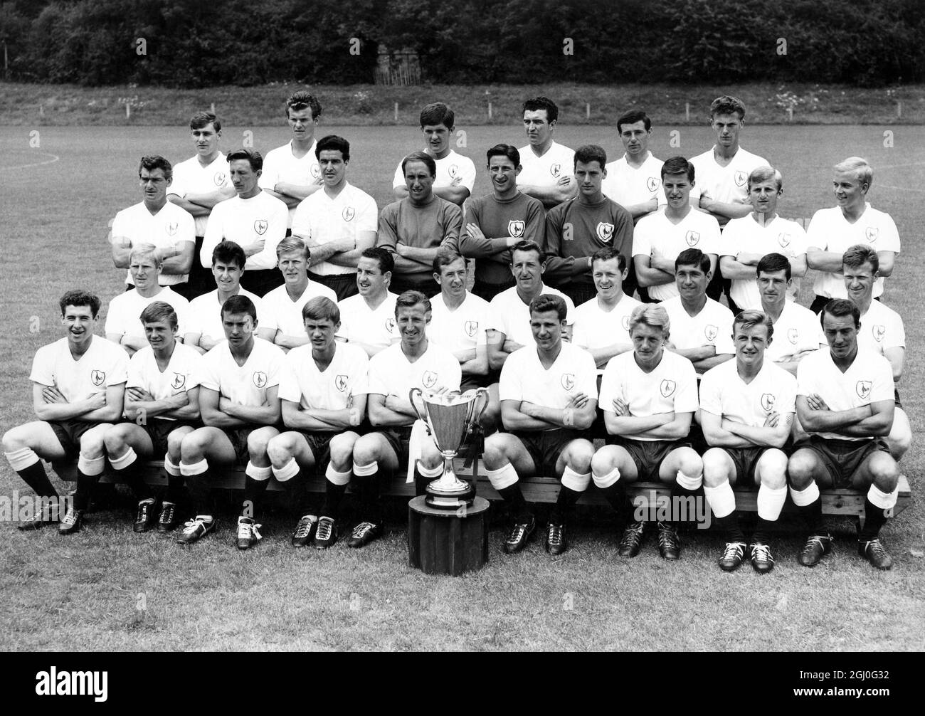 Tottenham Hotspur Team Back Row Left to Right - J Lye, A Smith, J Sainty, R Smith, I Fusedale, B Embery. 2nd Row Left to Right - R Henry, M Hopkins, M Norman, J Hollowbread, W Brown, R Brown, A Dennis, Reg Smith, and P Beal. 3rd Row Left to Right - F Saul, K Barton, P Baker, D Mackay, D Blanchflower, T Marchi, L Allen, J Smith, E Clayton, and J White. Front Row Left to Right - D Walker, D Possee, R Low, D Gillingwater, C Jones, B Aitchison, R Piper, T Dyson and J Greaves. August 1963 Stock Photo