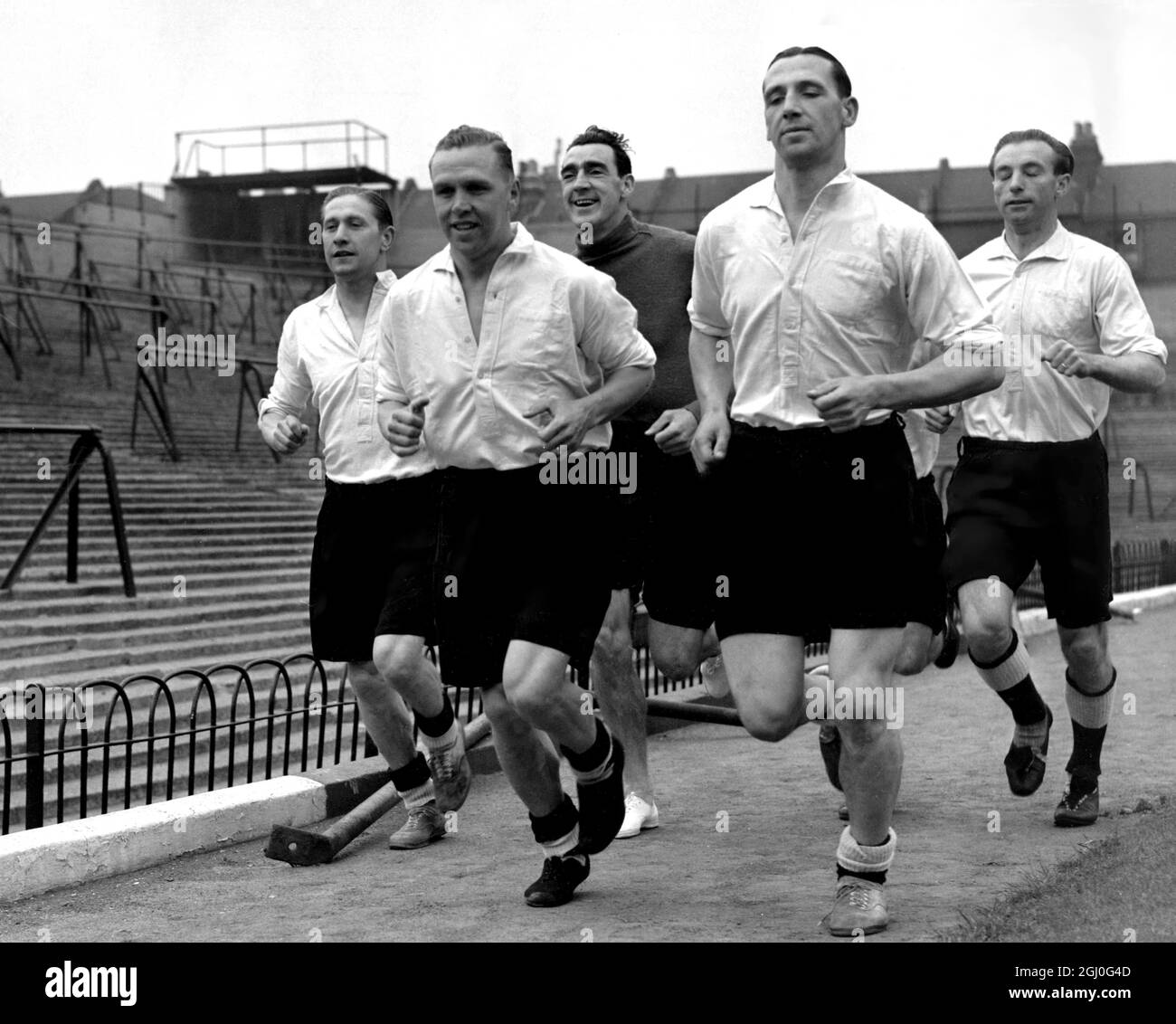 England football players loosen up at Highbury in preparation for their match against Italy. From Left to Right are Stanley Mortenson (Blackpool), Laurie Scott (Arsenal), Frank Swift (Manchester City), Tommy Lawton (Notts County) and Stanley Matthews (Blackpool). 10th May 1948: Stock Photo