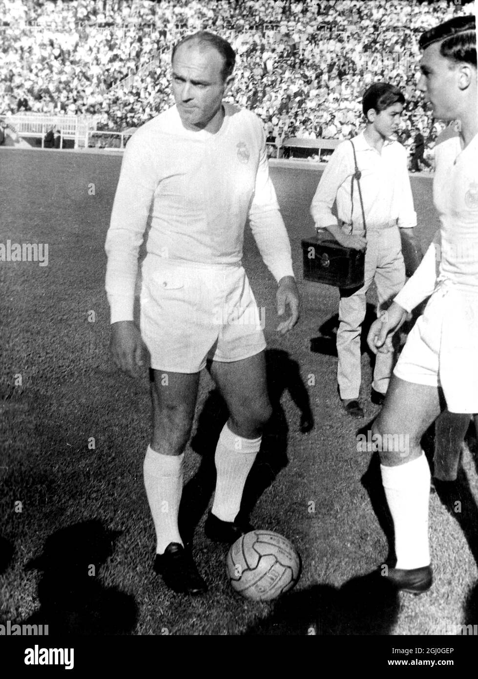 Alfredo di stefano 1963 hires stock photography and images Alamy